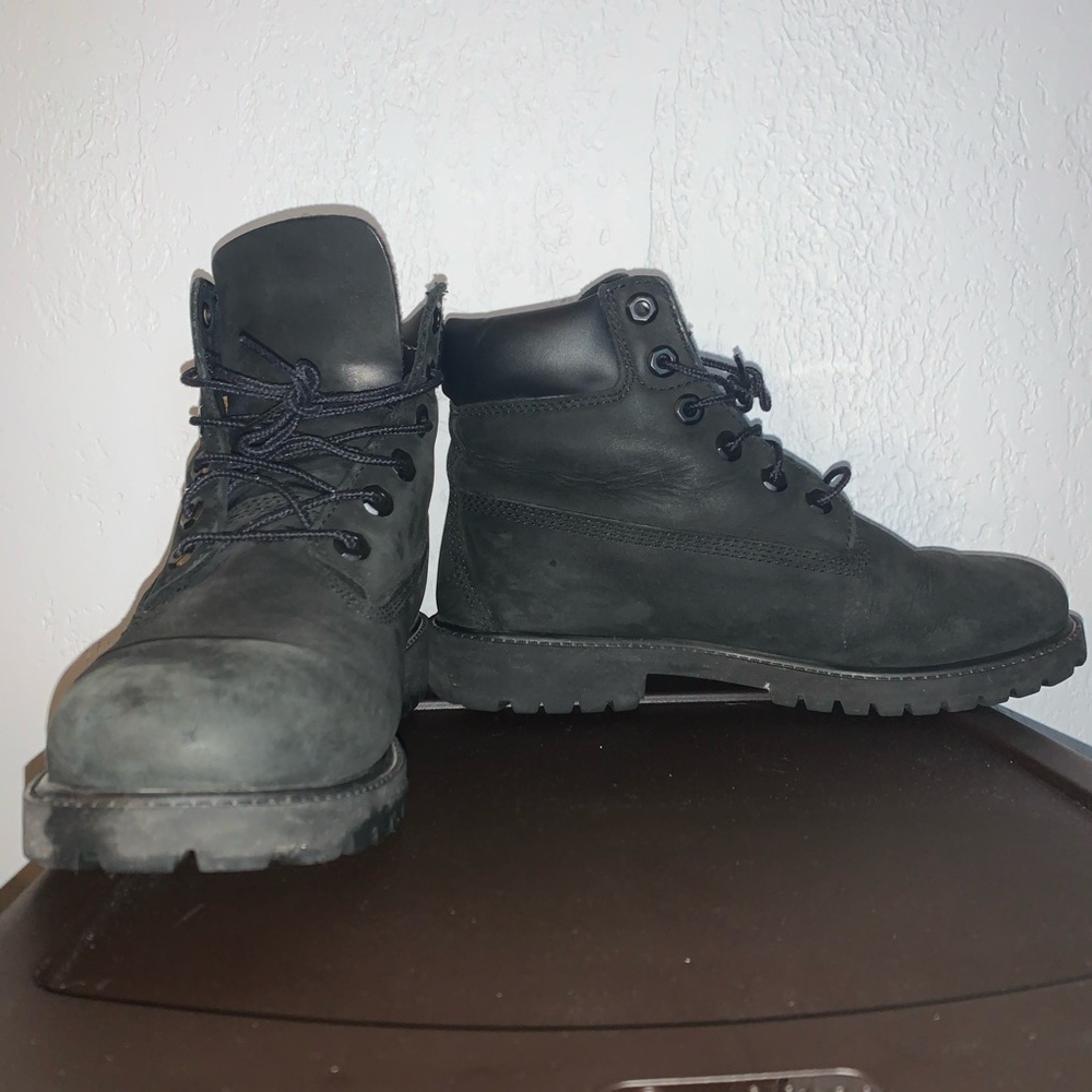 BLACK TIMBERLANDS